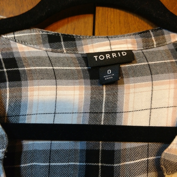 Torrid button down top - Picture 3 of 5